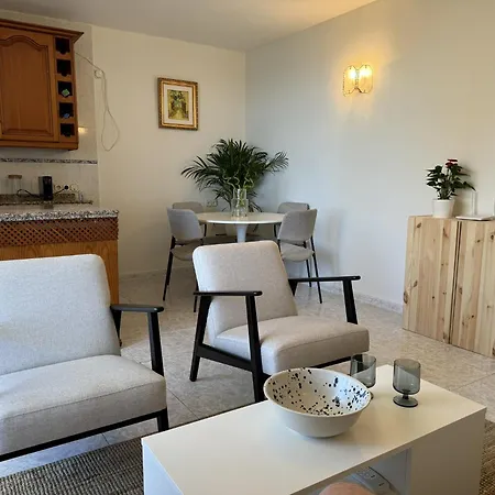 Beachfront With Terrace And Seaviews Appartement *